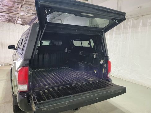 Used 2016 Toyota Tacoma TRD Sport w/ Towing Package image 46