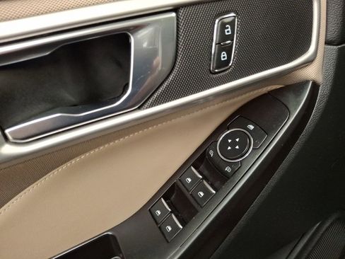 Used 2020 Ford Explorer XLT w/ Comfort Package image 15