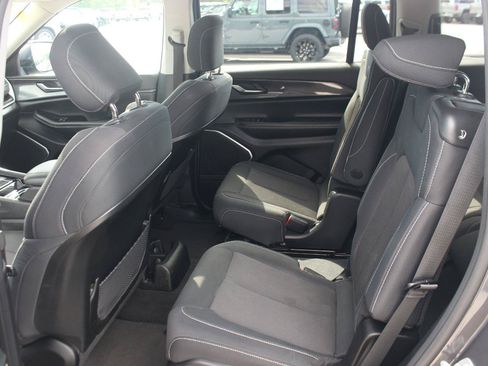 Used 2022 Jeep Grand Cherokee L Laredo w/ Luxury Tech Group I AWD/4WD image 32