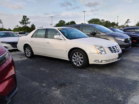 Used 2009 Cadillac DTS FWD image 2
