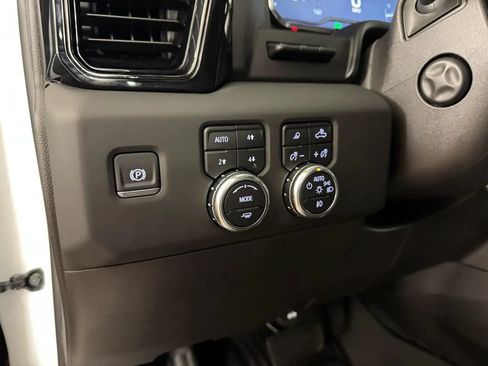 Used 2024 GMC Sierra 1500 AT4 w/ Technology Package AWD/4WD image 22