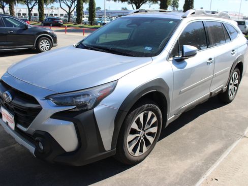 Used 2025 Subaru Outback Touring XT AWD/4WD image 3