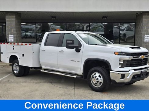 Used 2024 Chevrolet Silverado 3500 LT w/ Convenience Package image 2