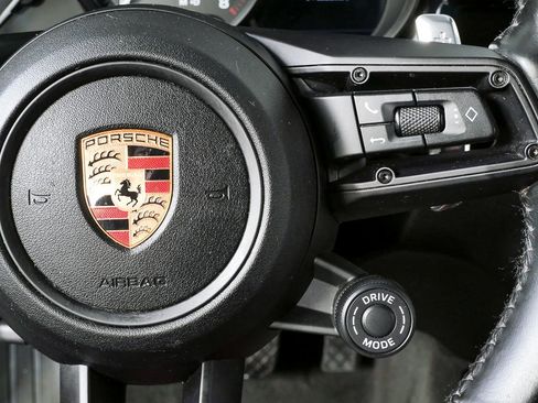 Certified 2024 Porsche Macan image 12