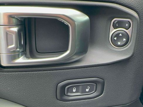 Used 2024 Jeep Wrangler High Altitude AWD/4WD image 14