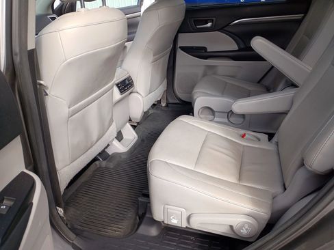 Used 2018 Toyota Highlander Limited Platinum image 11