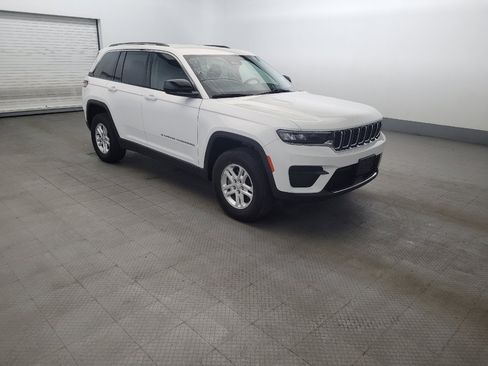 Used 2023 Jeep Grand Cherokee Laredo w/ Luxury Tech Group I AWD/4WD image 13