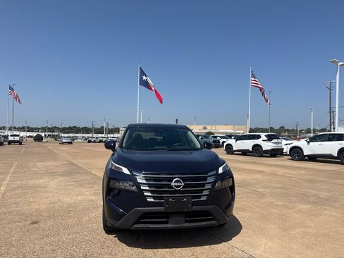 Certified 2025 Nissan Rogue SV FWD image 4