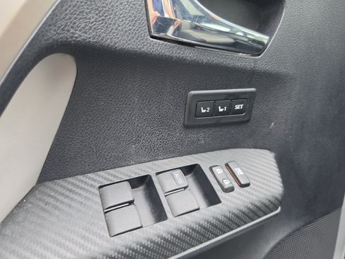 Used 2013 Toyota RAV4 Limited AWD/4WD image 15