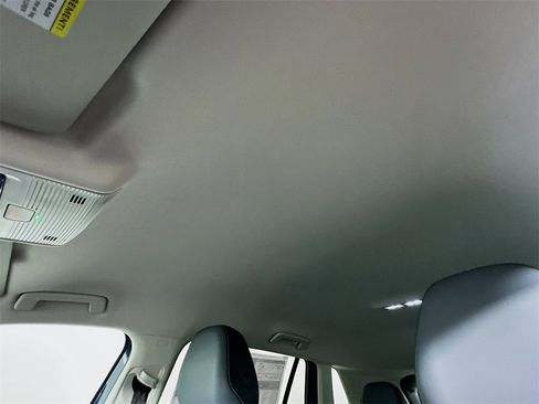 New 2025 Volkswagen Tiguan SE image 11