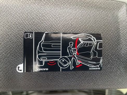 Used 2025 Volvo XC90 B5 Core image 12