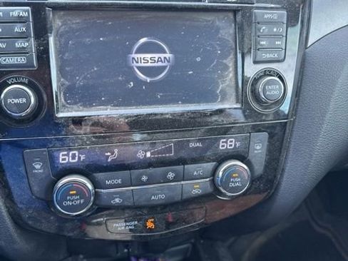 Used 2014 Nissan Rogue SV w/ SV Premium Package image 34