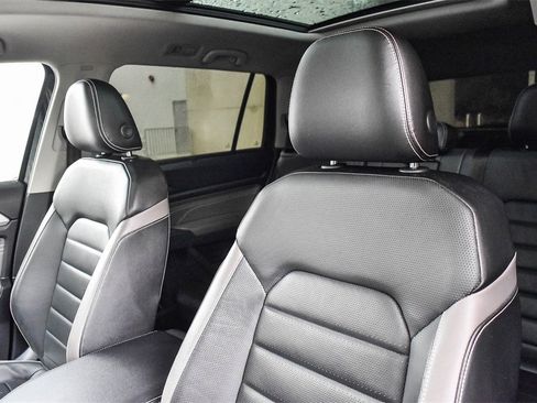 Used 2021 Volkswagen Atlas SEL Premium image 24