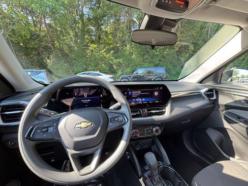 Used 2025 Chevrolet TrailBlazer LT FWD image 33