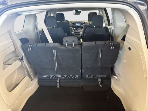 Used 2023 Chrysler Voyager LX FWD image 16