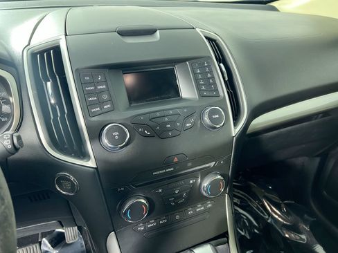 Used 2015 Ford Edge SEL image 28