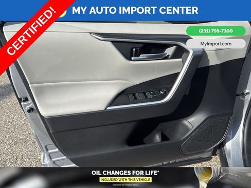 Used 2024 Toyota RAV4 XLE Premium image 9