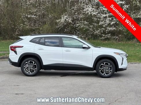 New 2026 Chevrolet Trax LT w/ LT Convenience Package image 8