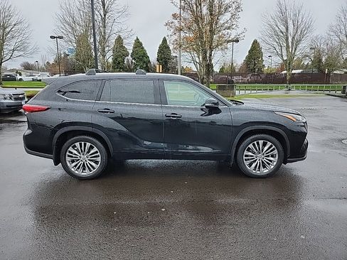 Used 2021 Toyota Highlander Platinum image 8
