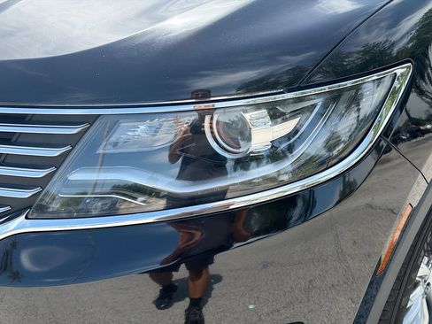 Used 2017 Lincoln MKX Select w/ Select Plus Package FWD image 9