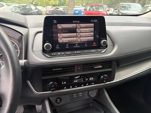 Used 2025 Nissan Rogue SV FWD image 21