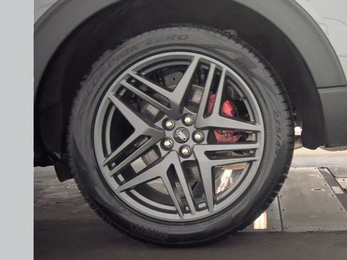Used 2025 Ford Explorer ST AWD/4WD image 12