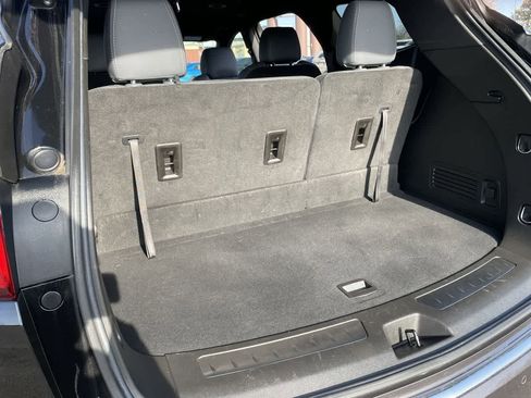 Used 2023 Buick Enclave Essence image 17