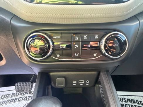 Used 2021 Chevrolet TrailBlazer LT w/ Premium Seating Package FWD image 7