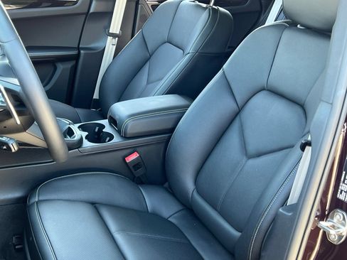 Certified 2026 Porsche Macan AWD/4WD image 5