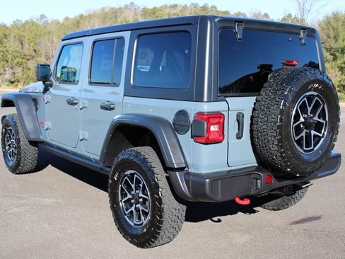 Used 2025 Jeep Wrangler Unlimited Rubicon image 5