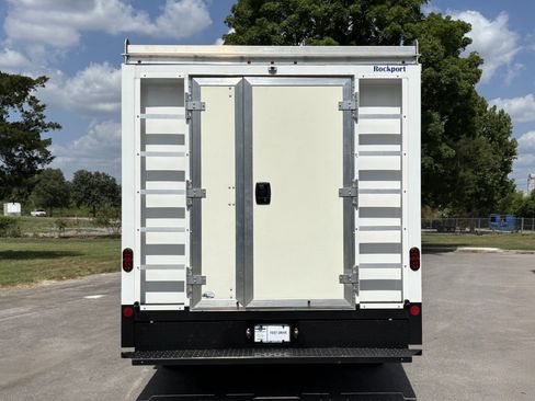 Used 2022 Chevrolet Express 3500 w/ Power Convenience Package RWD image 5