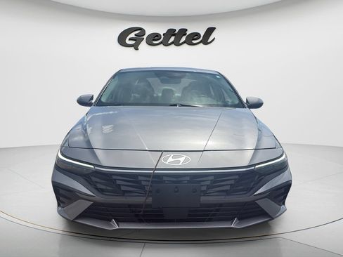 Used 2025 Hyundai Elantra Limited FWD image 2