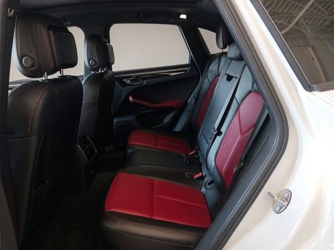 Used 2018 Porsche Macan AWD/4WD image 4