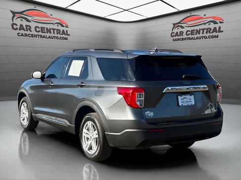 Used 2020 Ford Explorer XLT image 3