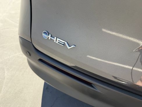 Used 2025 Toyota Sienna XLE FWD image 6