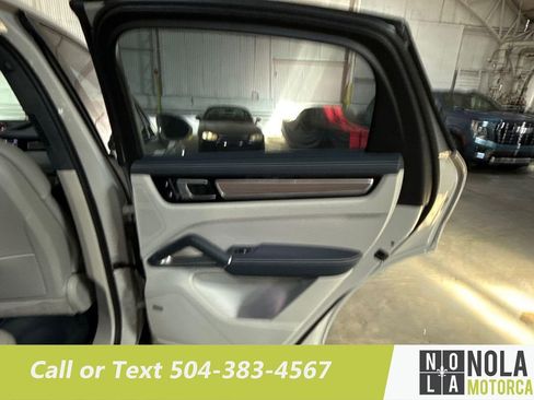 Used 2020 Porsche Cayenne Turbo image 23