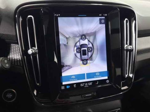 Certified 2025 Volvo XC40 B5 Plus image 30