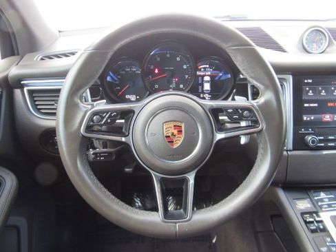 Used 2018 Porsche Macan image 36