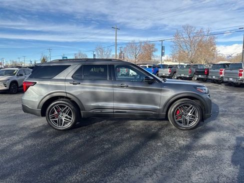 Used 2025 Ford Explorer ST-Line w/ Premium Package image 8