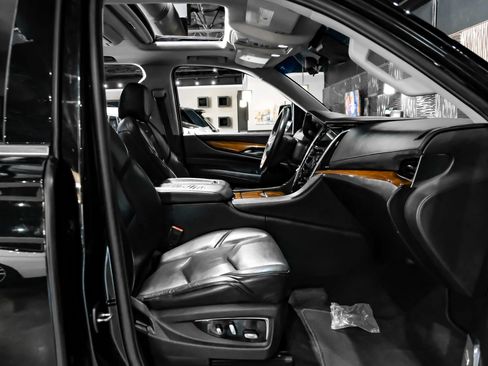 Used 2017 Cadillac Escalade ESV Luxury RWD image 43