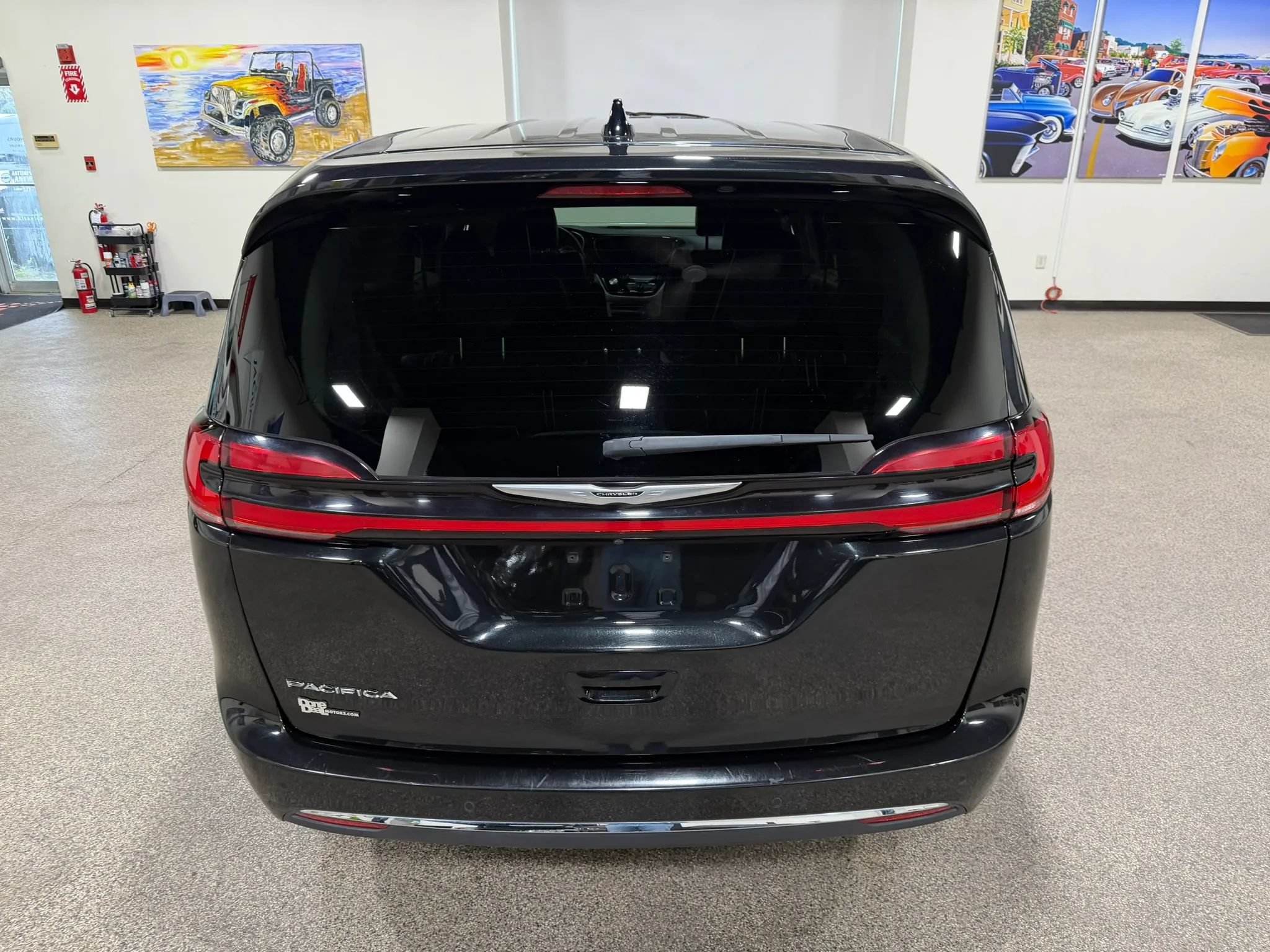 Used 2023 Chrysler Pacifica Touring-L FWD image 17