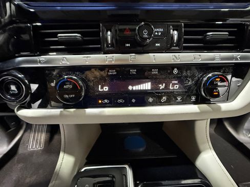 New 2026 Nissan Pathfinder SL w/ SL Premium Package (P04) FWD image 12