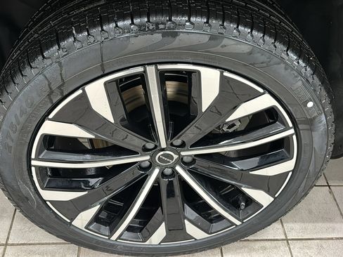 New 2026 Volvo XC90 T8 Plus w/ Protection Package Premier image 32