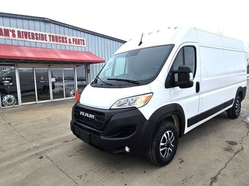 Used 2025 RAM ProMaster 2500 w/ Convenience Group image 3