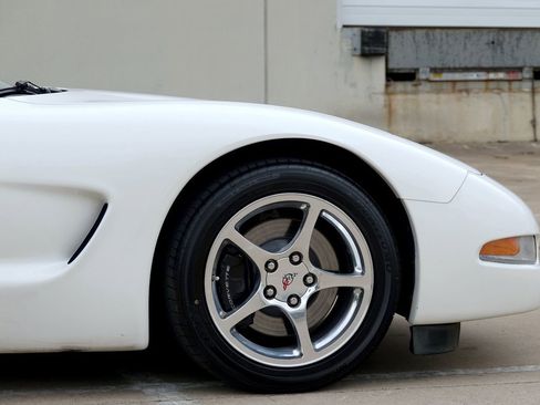 Used 2001 Chevrolet Corvette Convertible w/ Preferred Equipment Group2 image 25