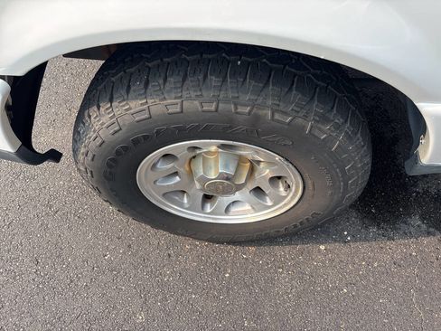 Used 2011 Ford Ranger XLT image 11