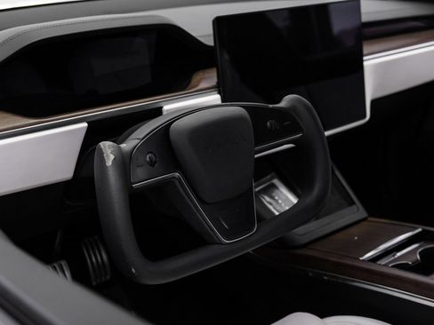 Used 2023 Tesla Model S image 17