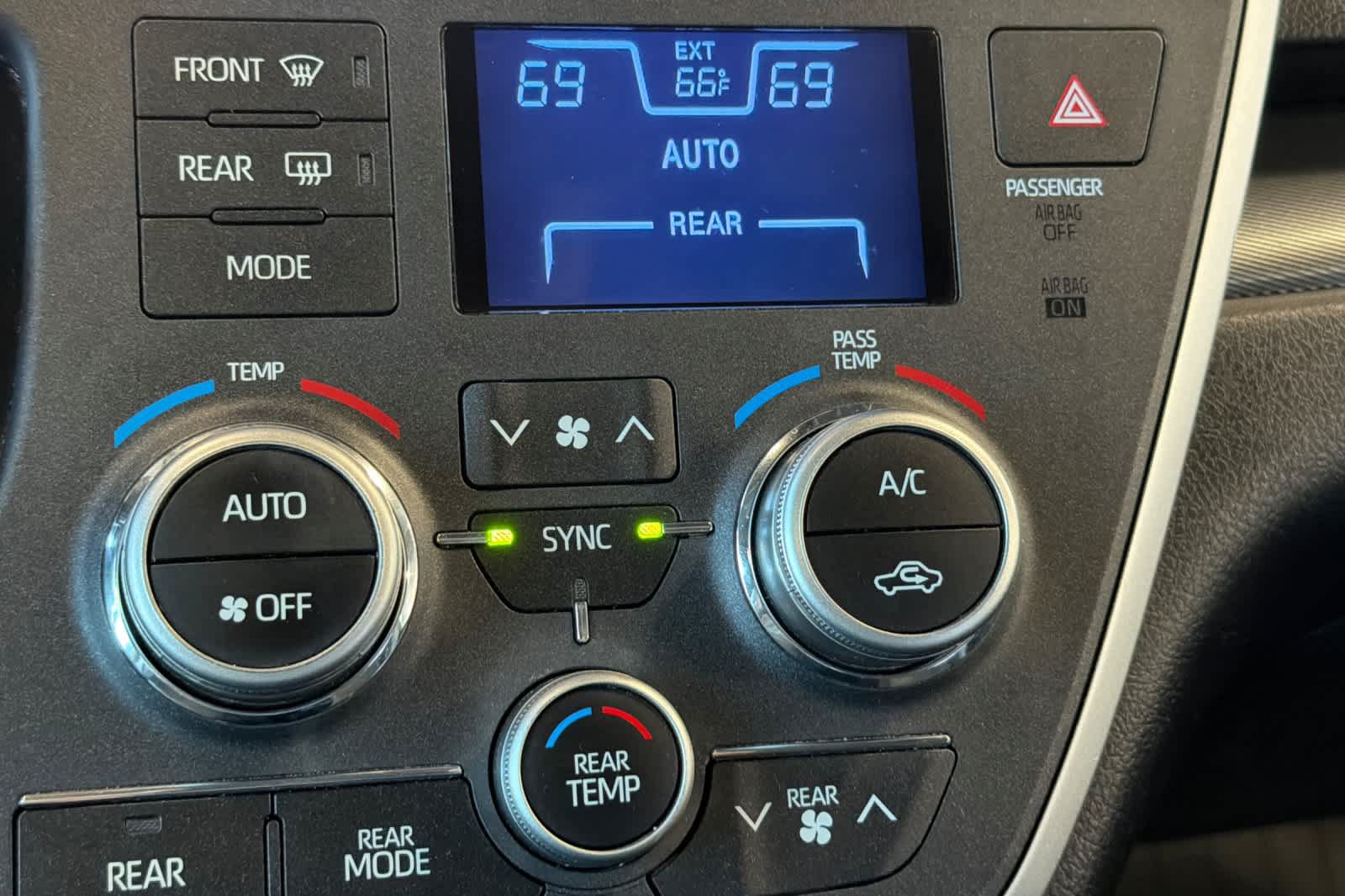 Used 2020 Toyota Sienna SE Premium AWD/4WD image 25
