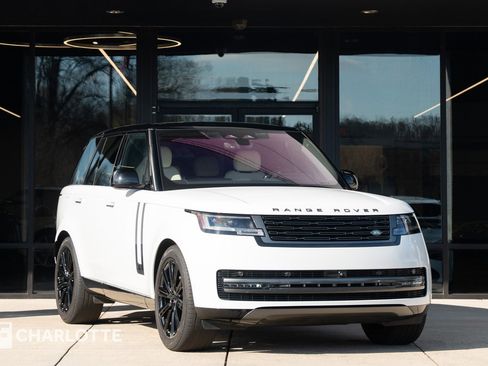 Used 2023 Land Rover Range Rover SE image 1
