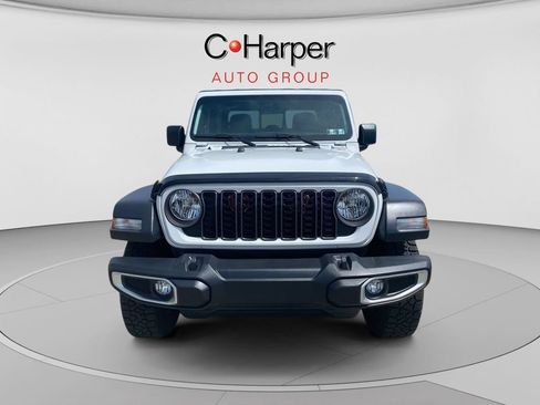 Used 2024 Jeep Gladiator Sport AWD/4WD image 5